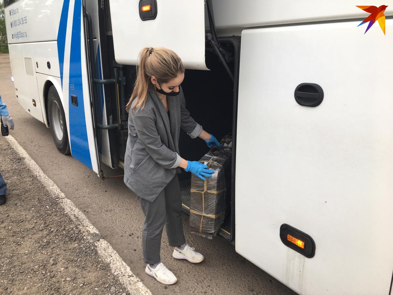 Тяжелый чемодан, он, кстати, 18 килограммов весит, просто неподъемный