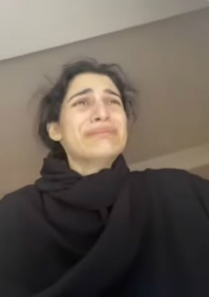 В последнем видео, которое Зейнаб опубликовала в соцсетях, она рыдает и рассказывает, что у нее пытаются забрать дочерей. Фото: zeyn7/Instagram