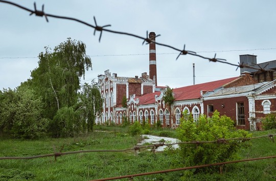 Винокуренный завод Ушковых - это великолепный образец производственной архитектуры. Здание построено в стиле «эклектика» с элементами русской и готической архитектуры. Фото: Алексей Авдейчев