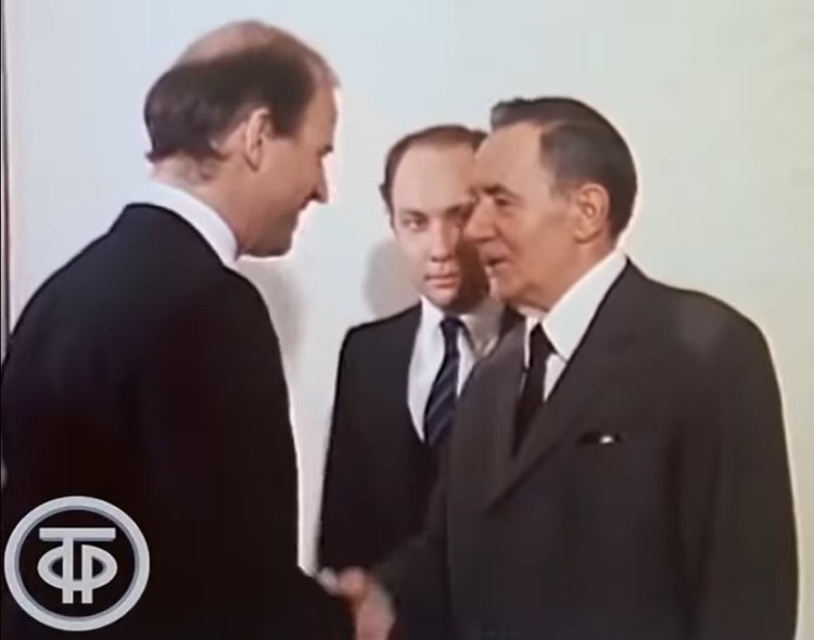 Джо Байден и Андрей Громыко в 1988 году. Фото: Советское телевидение. ГОСТЕЛЕРАДИОФОНД России @ Youtube