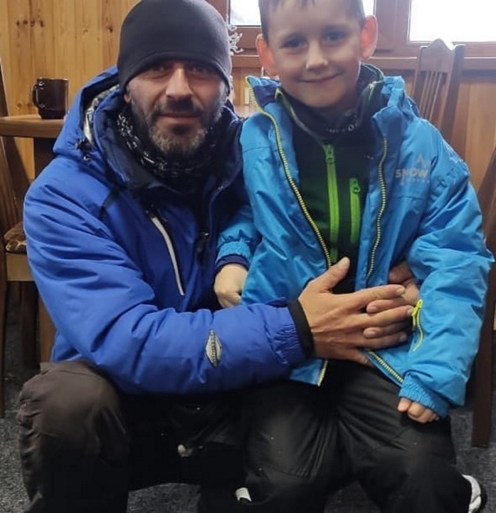 Герой дня – инструктор Мурат со спасенным Даниилом