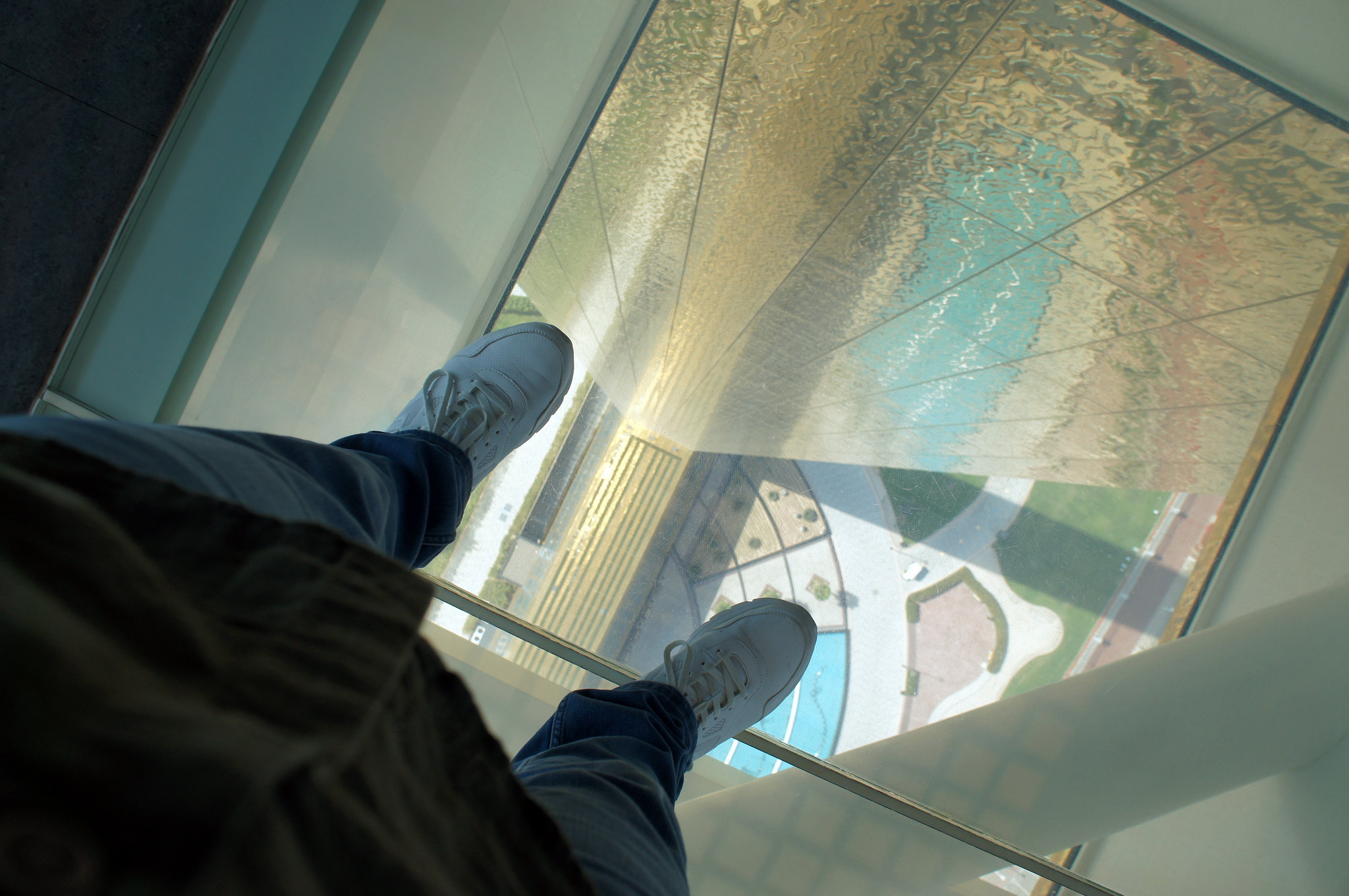 Внутри рамки — смотровая площадка с прозрачным полом