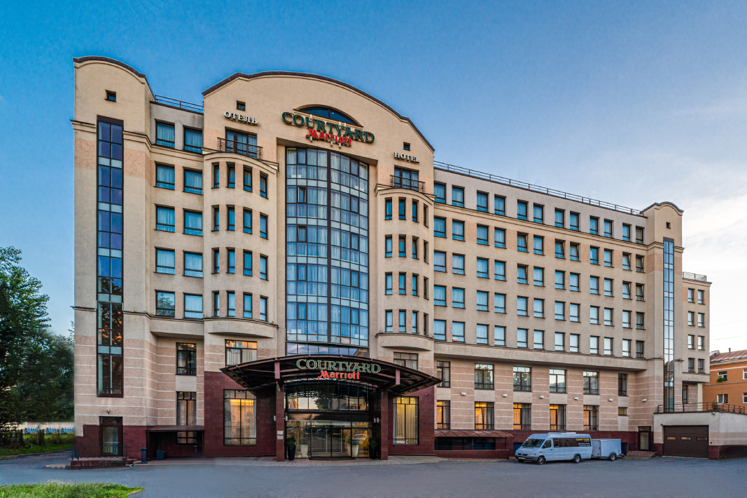 Hotel se pohodlně nachází v historické části města, na nábřeží Gribojedovského kanálu, v těsné blízkosti Mariinského divadla. Foto: Courtyard by Marriott St.Petersburg Center.
