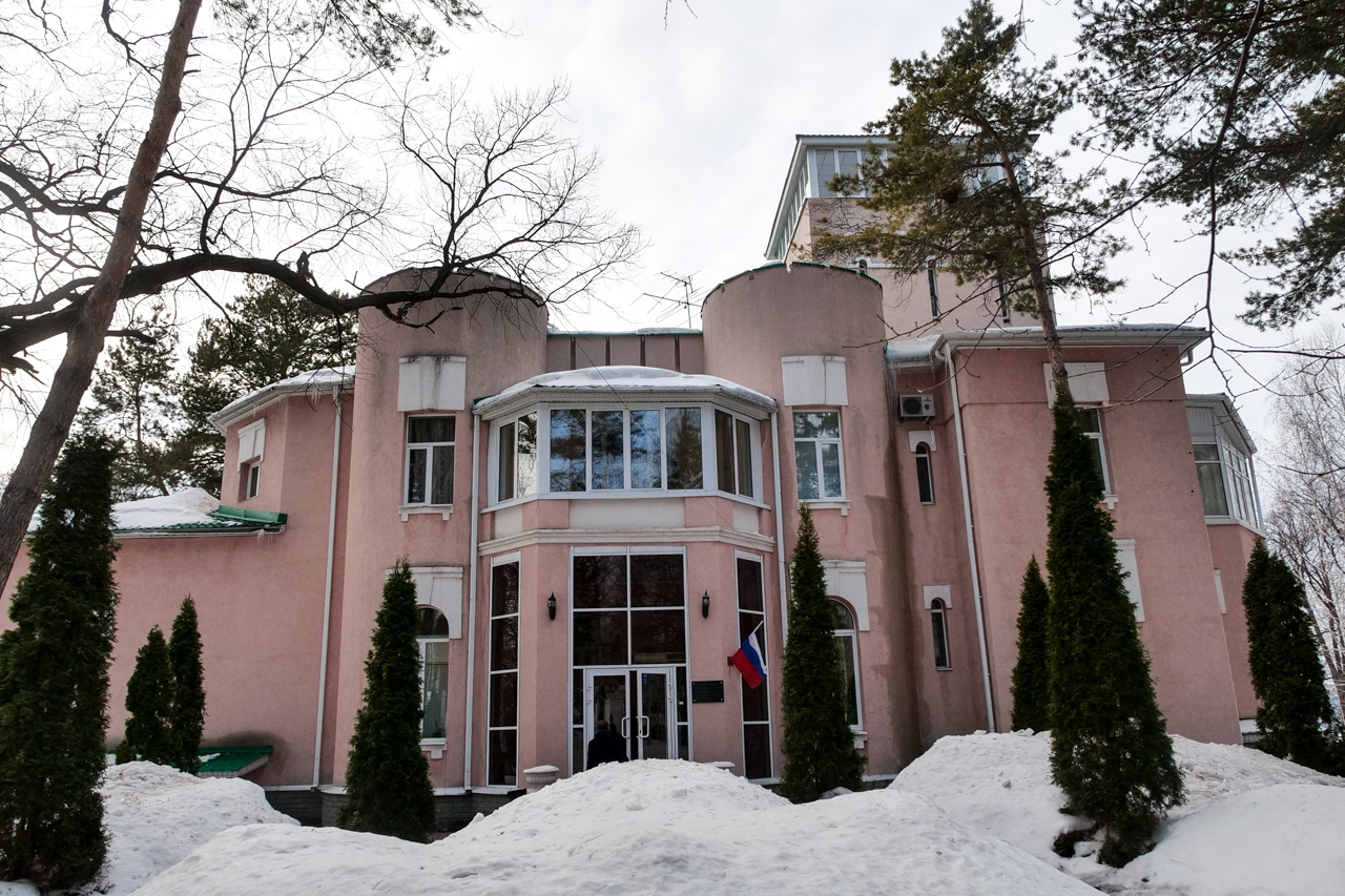 Санаторий ничуть не изменился, только окна теперь пластиковые