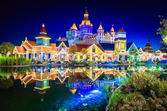 Этот сказочный дворец находится в Имеретинской низменности, там, где раньше были болота