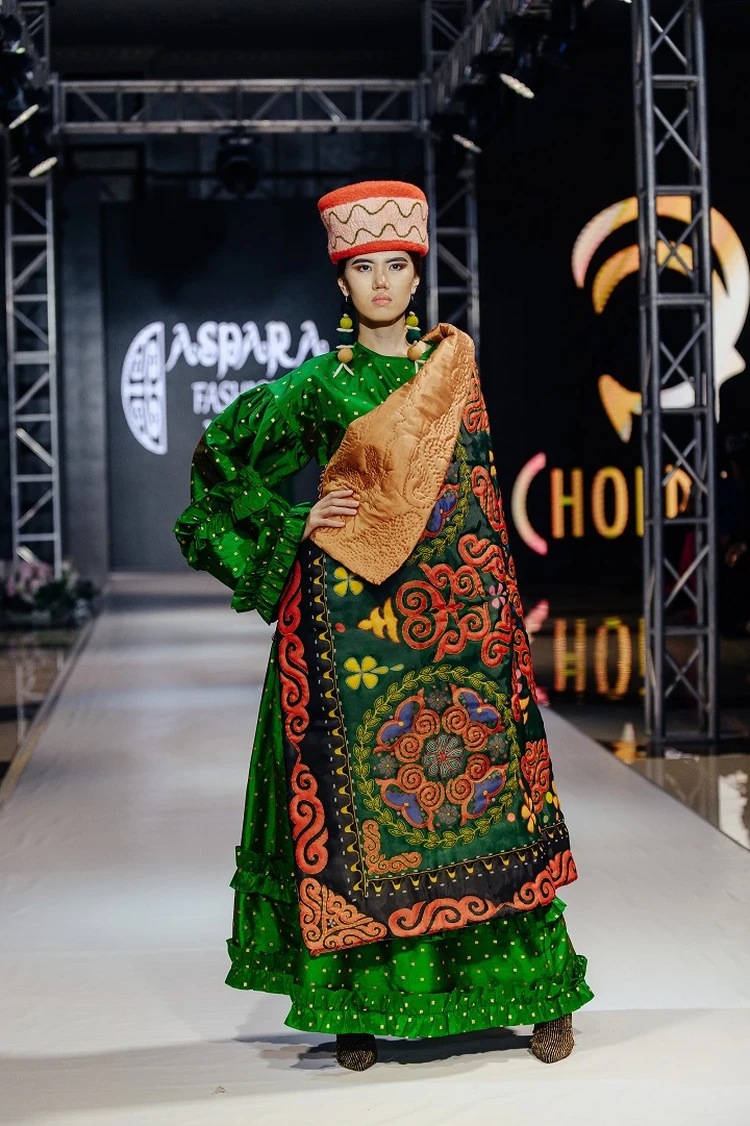 HD сапада үйленген әйелдермен порно Кей Паркермен онлайн порно фильмдер