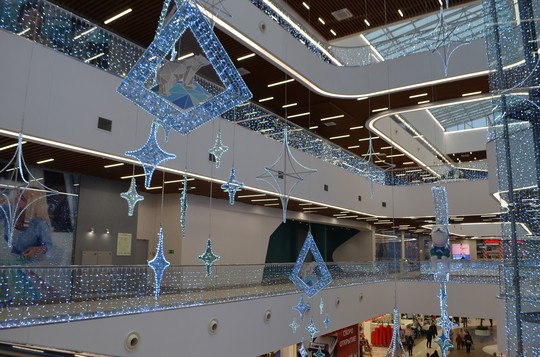 ТРЦ красиво украсили к Новому году.