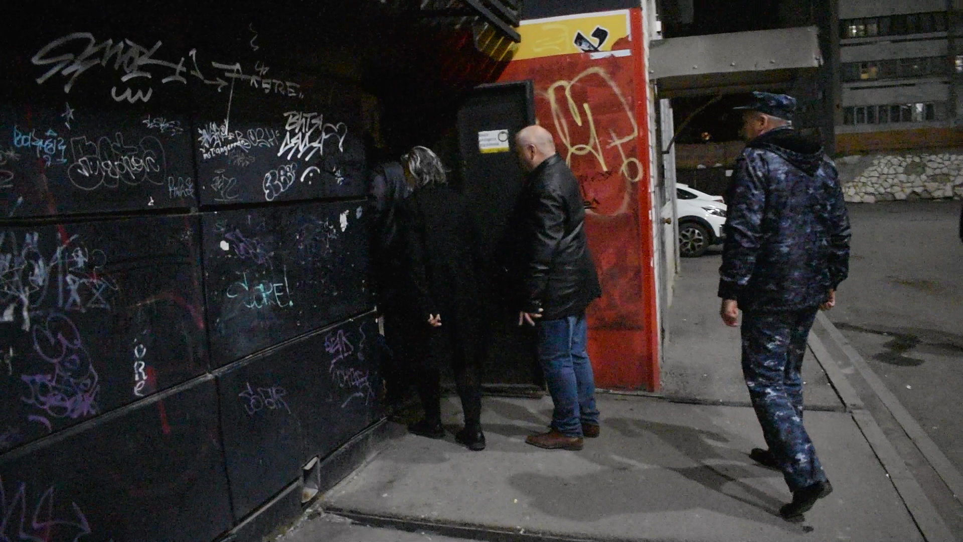 Во время рейда полиция и общественники проверили ночные заведения.