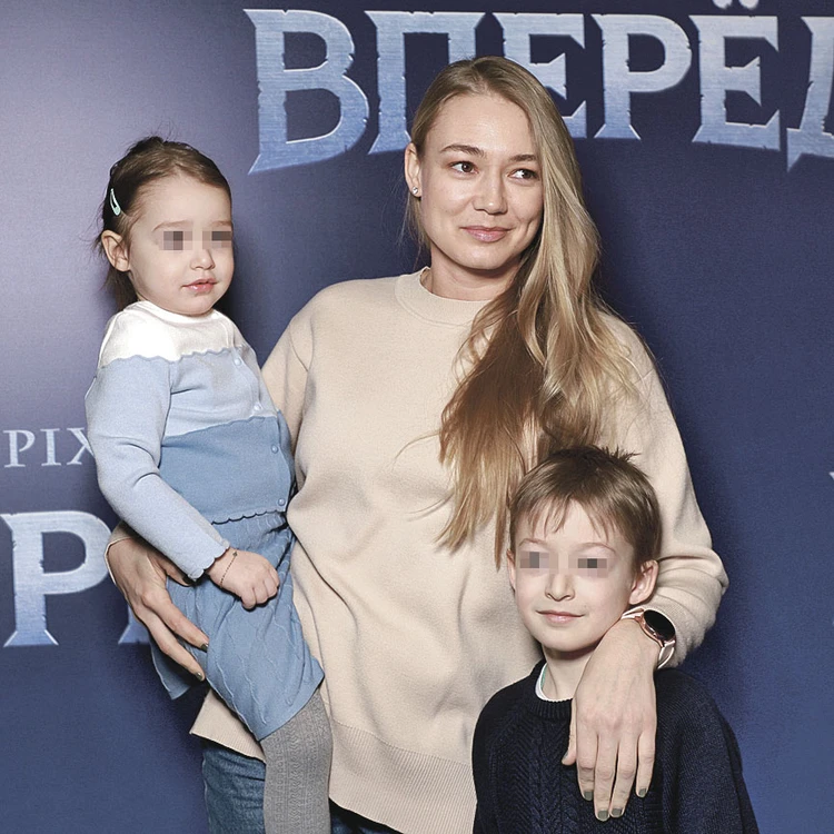 Оксана Акиньшина хочет вернуть детей, живущих с бывшим мужем за границей -  KP.RU