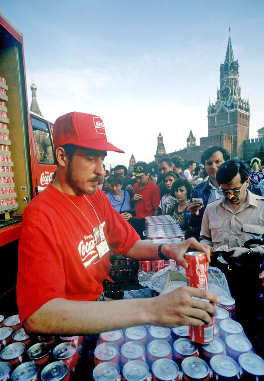 Кто продает больше Pepsi или Coke?