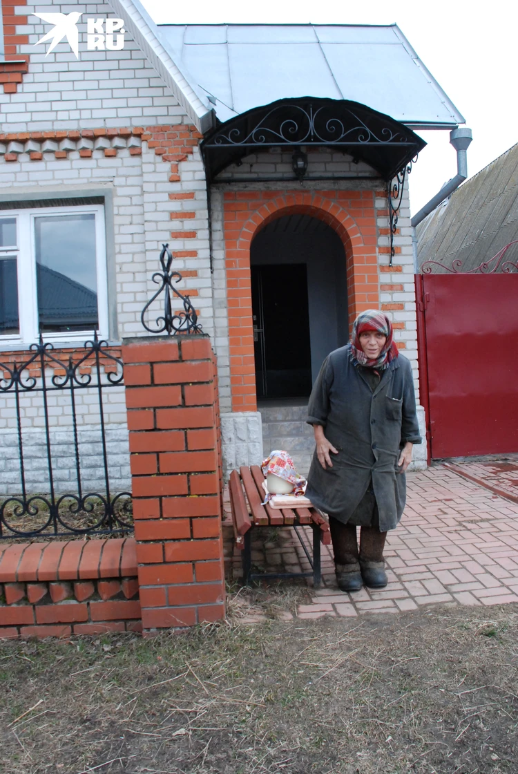 В гости на лодке, рыбалка в огороде и хлеб от МЧС. Как справляются с  разливом жители отрезанных сел в Рязанском районе - KP.RU