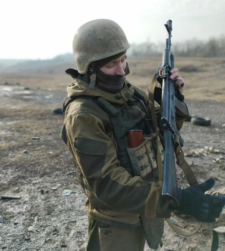 Штурмовик успел написать несколько стихотворений чуть ли не под обстрелами. Фото: СОЦСЕТИ