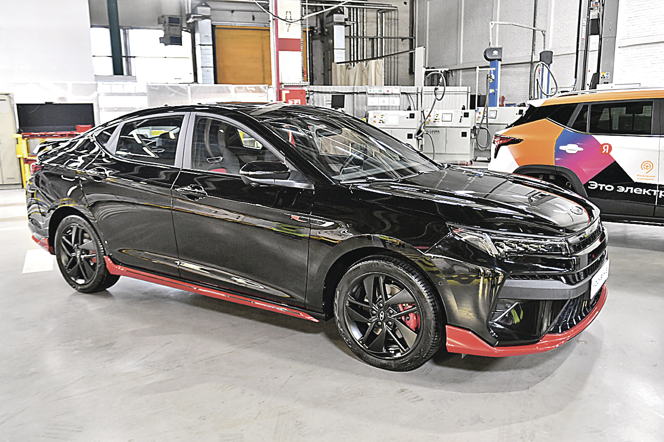 А летом должно стартовать серийное производство нового седана &laquo;Москвич 6&raquo;.