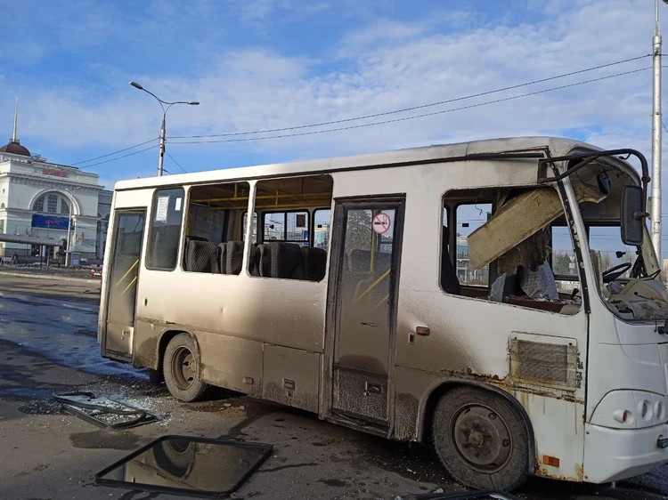 В автобусе выбило почти все окна