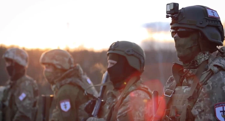 "Теперь я освобождаю Украину с другой стороны": Пленные из ВСУ сдаются России и идут в бой с настоящим врагом   Wr-750