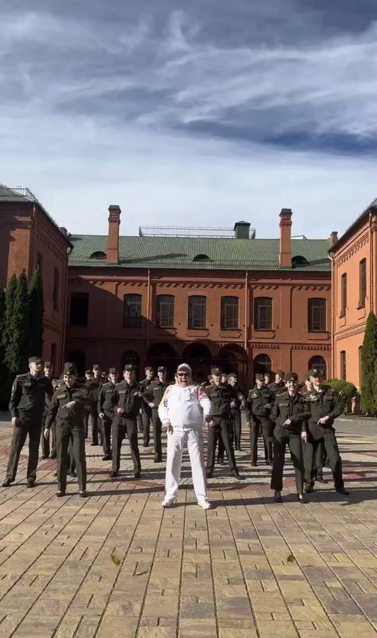 Qisqa sochli porno ona bolani soradi Yosh jinsiy etuk