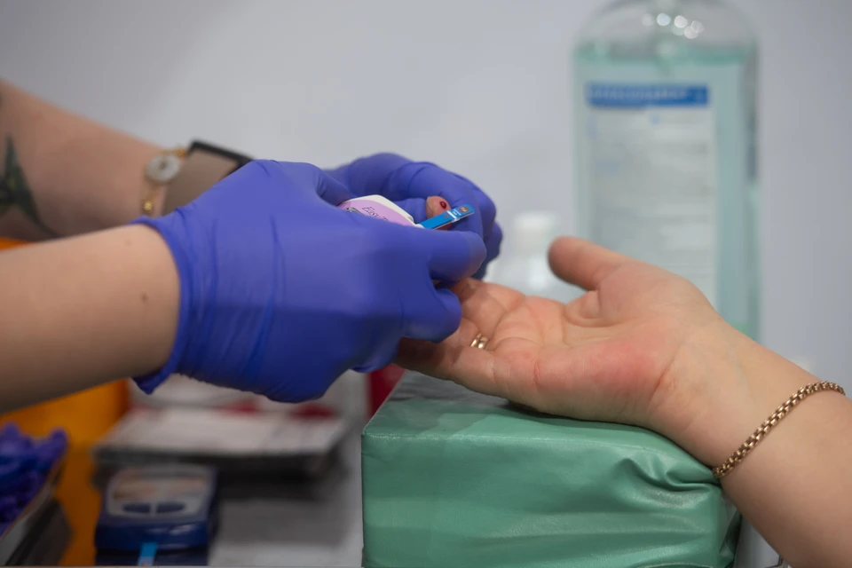 Важно регулярно проходить обследования, сдавать анализ крови и мочи.