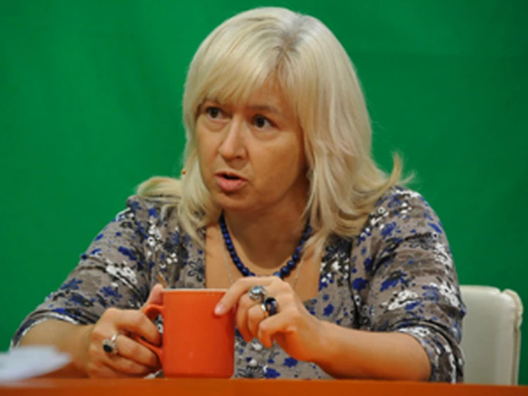 Енесінің түкті қынапшасын жалайды