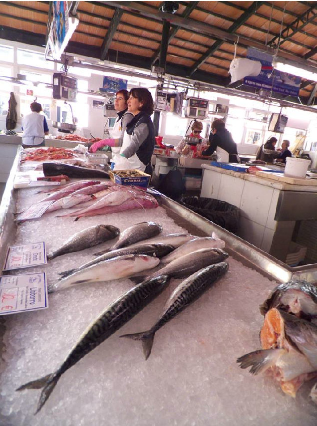 Рыбный рынок в Сьютаделле. В ресторанах, понятное дело, с рыбными блюдами тоже все в порядке.