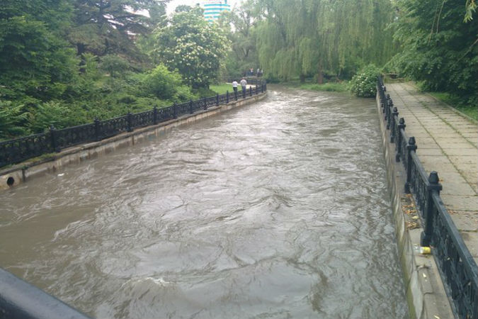 Теперь по Салгирке запросто можно плыть на лодке