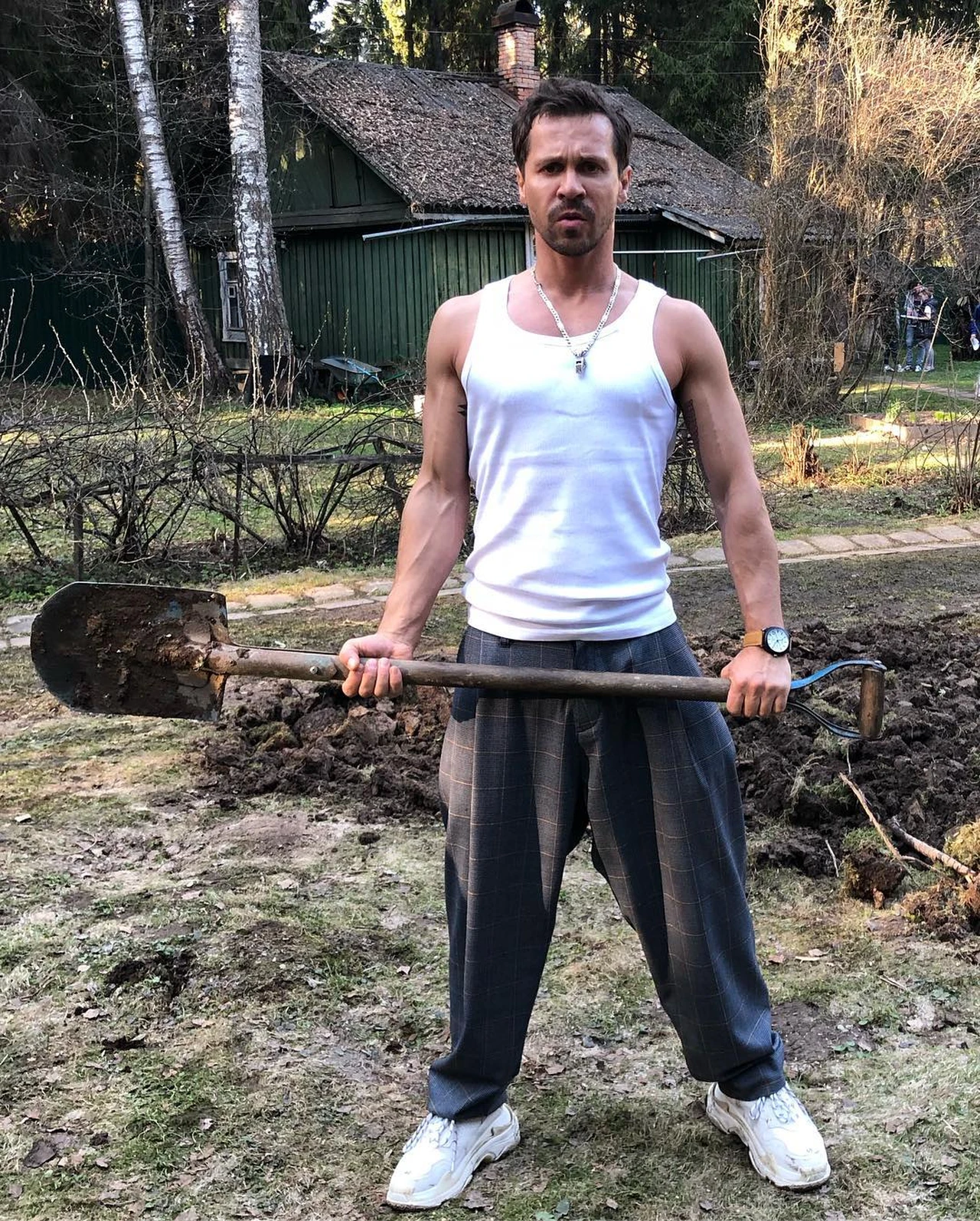 Хулиган на стиле!»: новый образ известного актера Павла Деревянко - KP.RU